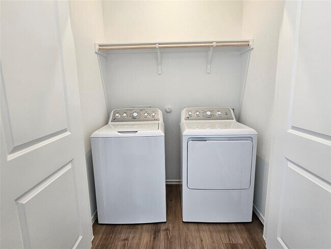 Building Photo - 418 Paddlefish Ln