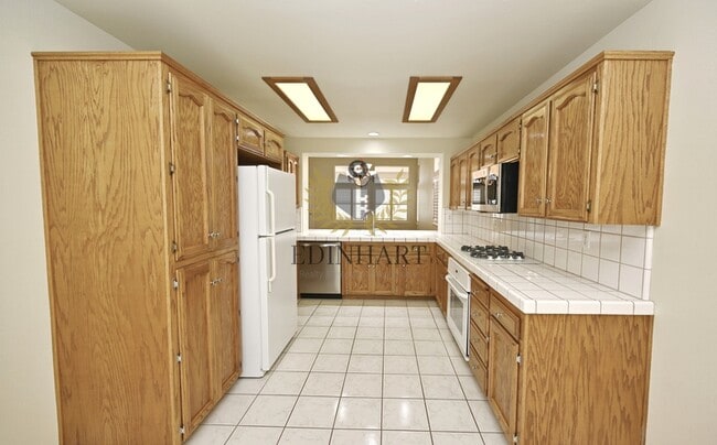 Building Photo - 3750 W Vincent Ln