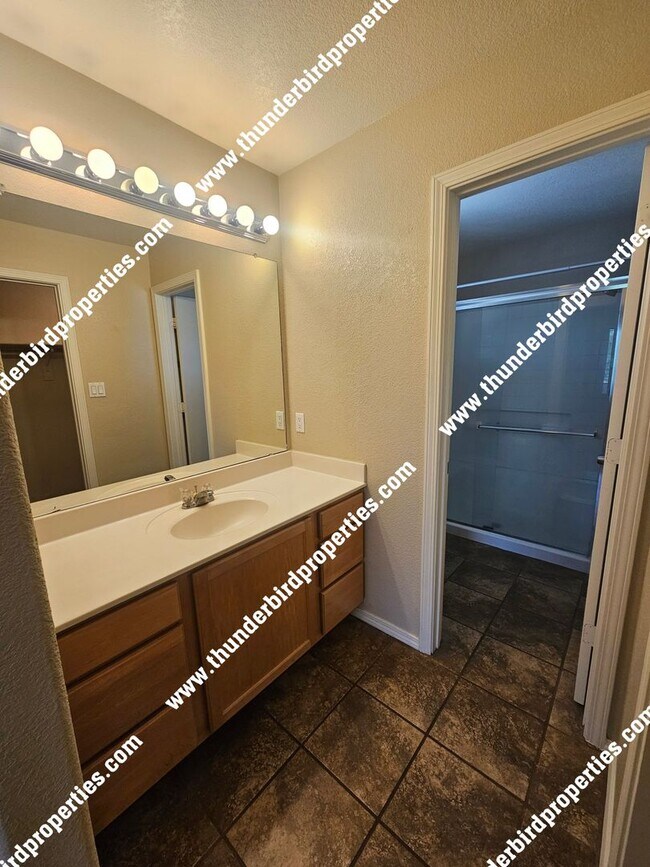 Building Photo - 5743 Valle Alegre Pl NW