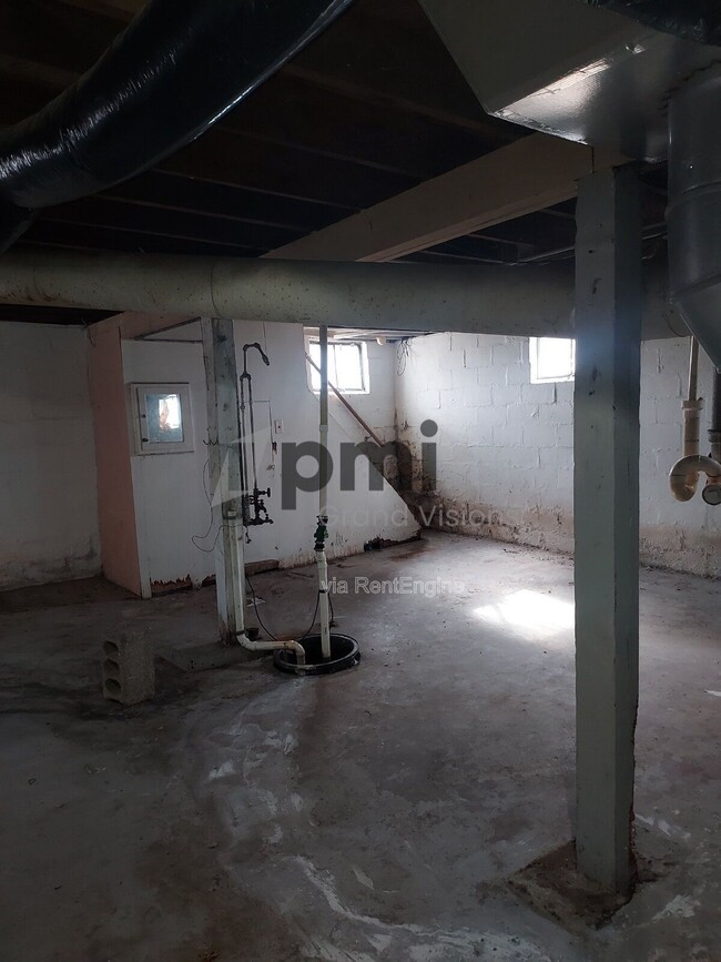 Building Photo - 2143 E Wood St