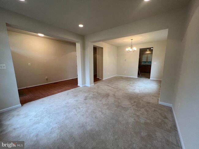 Building Photo - 12 Rivers Edge Terrace