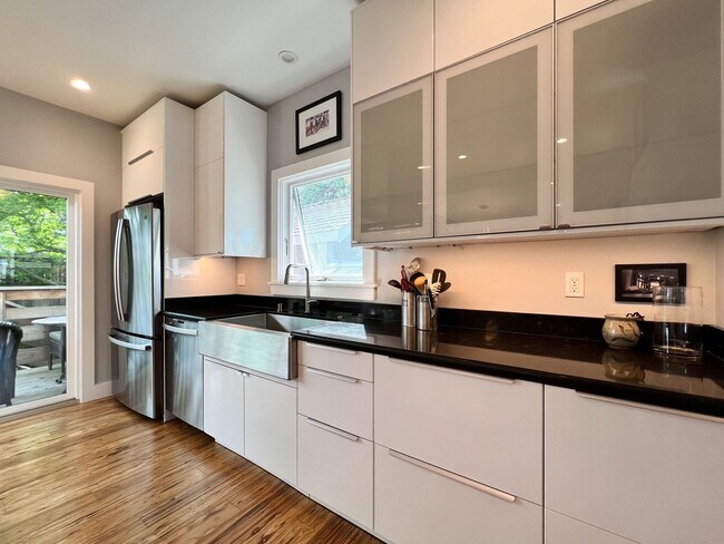 Building Photo - Fully Furnished Modern Home in the Desirable Alphabet Streets