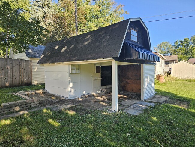 Building Photo - 309 E Mayfair Ln