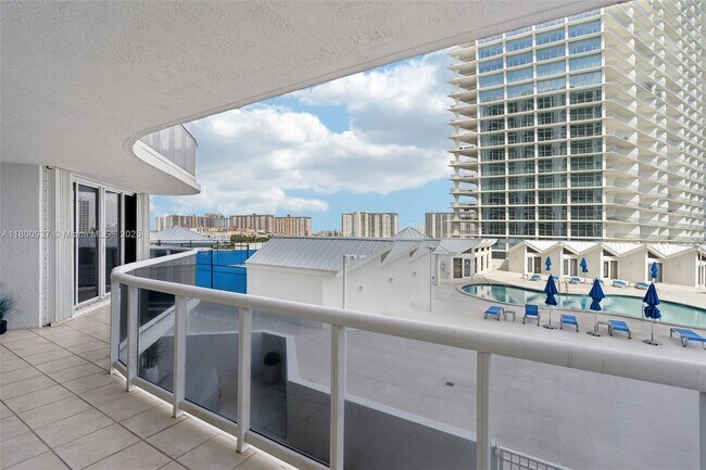 Building Photo - 16711 Collins Ave