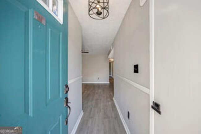 Building Photo - Like New! 2 bedroom 2 bathroom end unit condo! Must see!