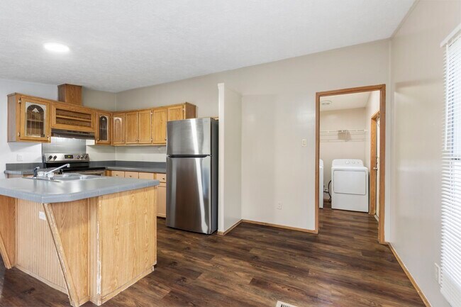 Primary Photo - 4460 Grand Oaks Dr