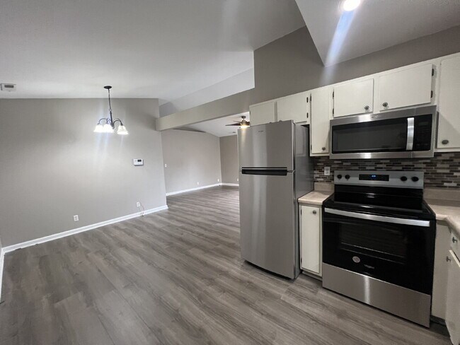 Building Photo - 101 Highlands Ct