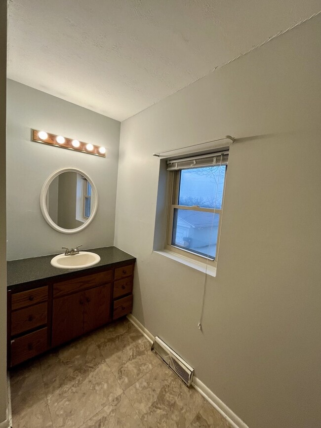 Building Photo - 2742 Walnut St