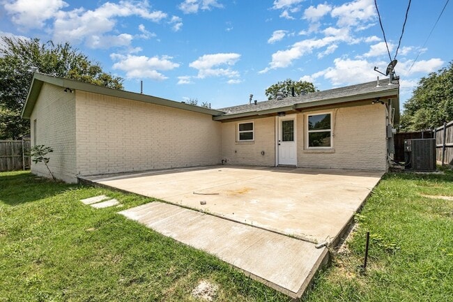 Building Photo - 13520 Glenside Dr