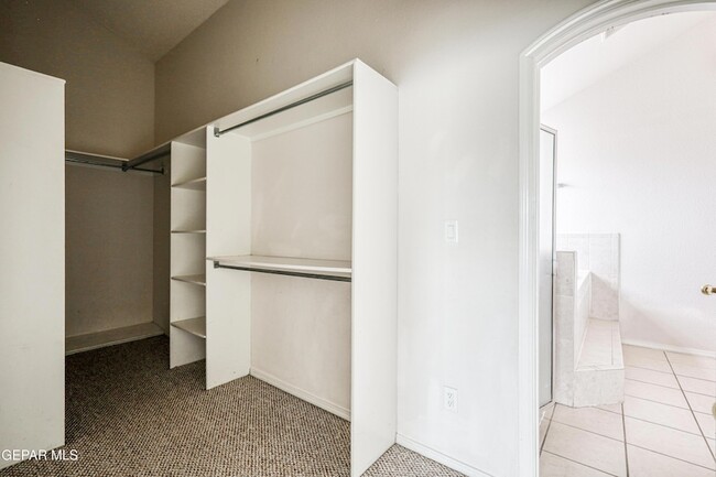 Building Photo - 4733 R L Shoemaker Dr