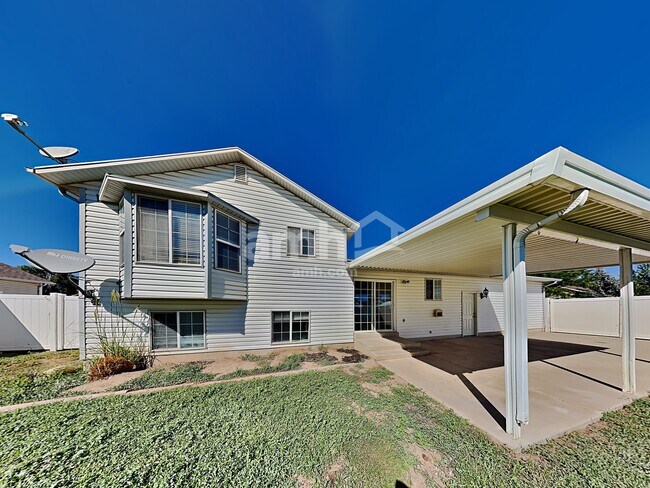 Building Photo - 1667 N 250 W