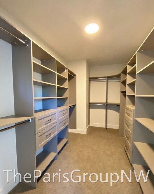 Building Photo - Absolutely Stunning 5br/4404sf Modern Magnolia Luxury