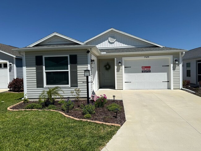 Building Photo - Fully Furnished, 3 Bed, 2 Bath, Turnkey ANNUAL Lease in the Village of Lake Denham