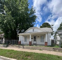 Building Photo - 3 bedroom/1.5 bathroom house