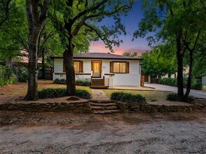Building Photo - 627 Francks Cir