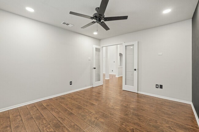 Building Photo - 18303 Heathridge Ln