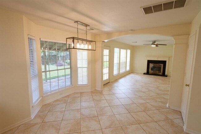 Building Photo - 23822 Hopewell Dr