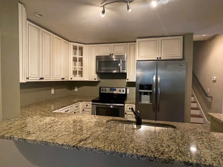 Kitchen - 1609 W 4th St