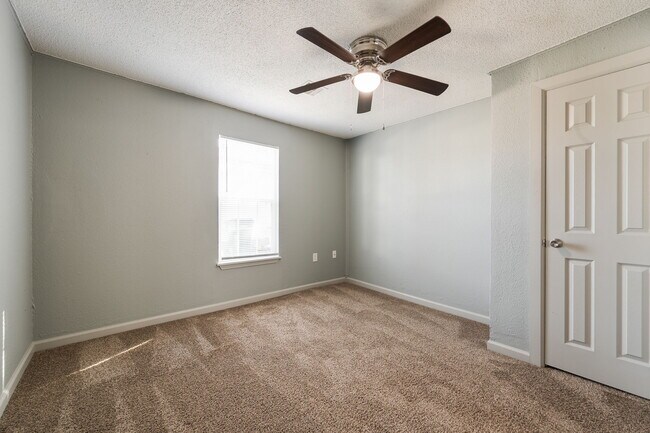 Building Photo - 3332 NW 28th St