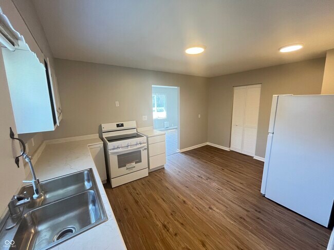 Building Photo - 6214 Eastridge Dr