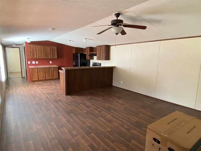 Building Photo - 101 Maple Ln