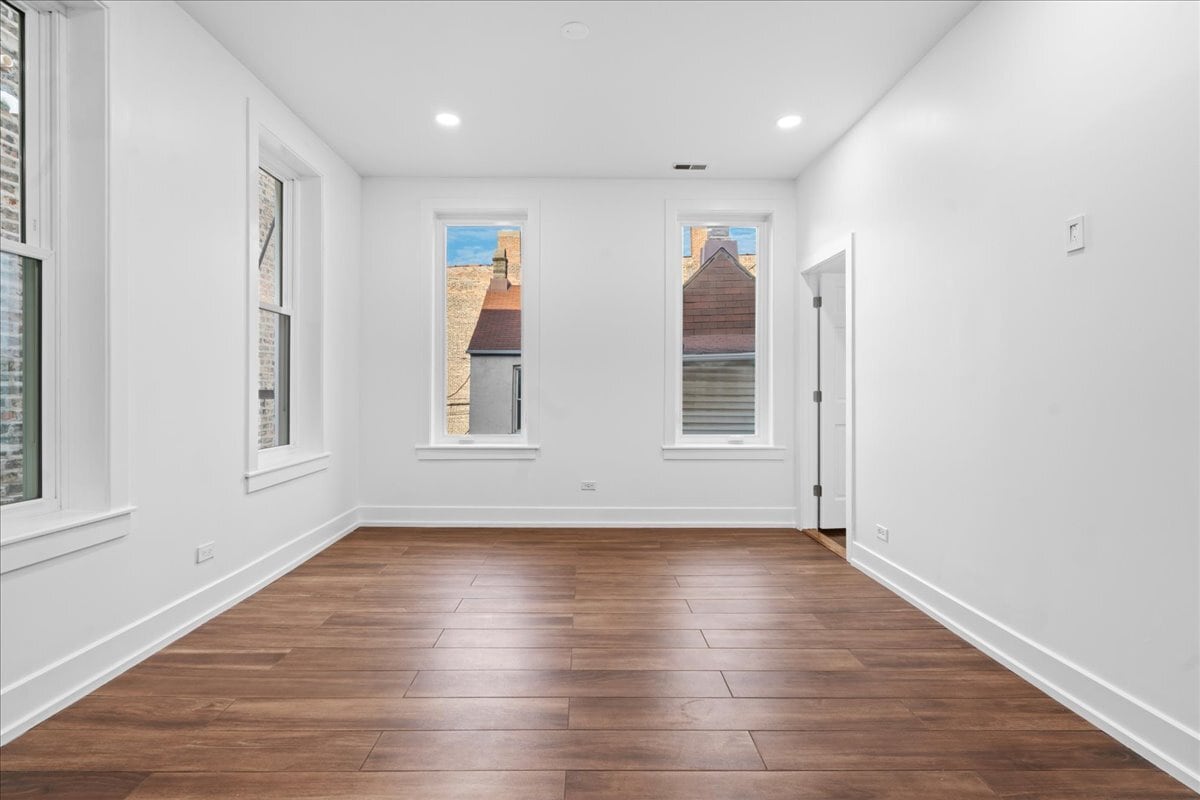 Building Photo - 1904 S Loomis St