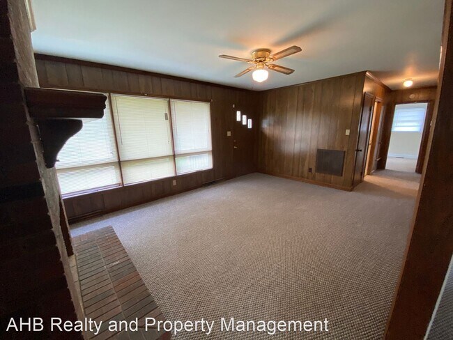 Building Photo - 3 br, 2 bath House - 209 Meadowbrook Dr.