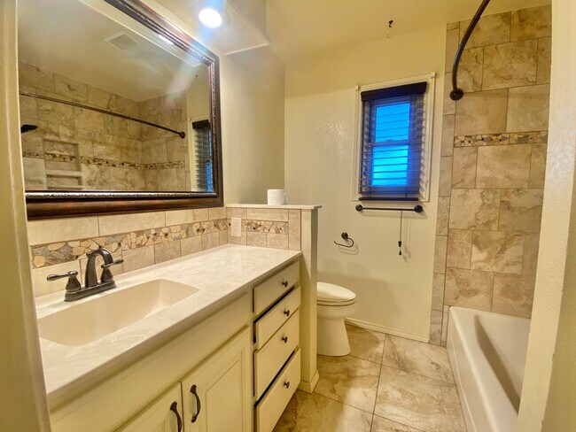 Building Photo - Great 5 bedroom home near LCU now available