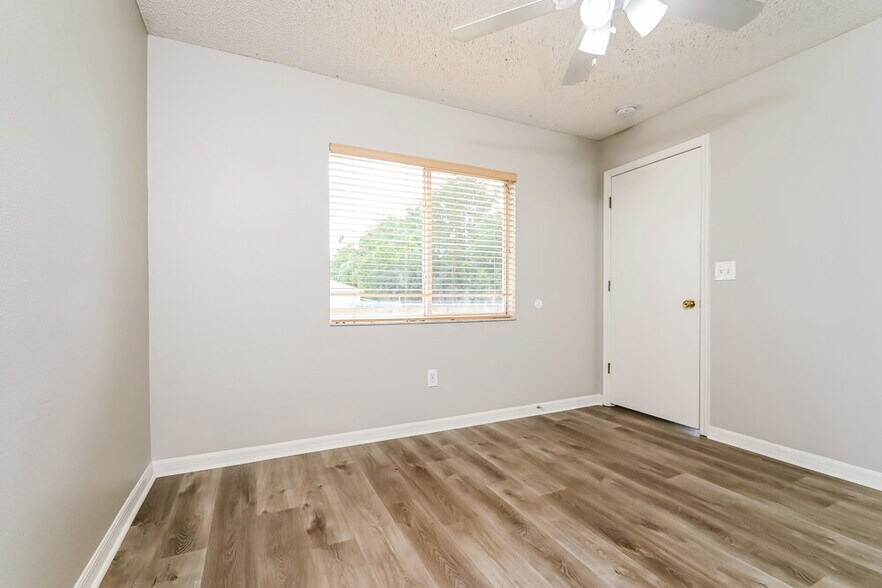 Building Photo - 11733 Brenford Crest Dr