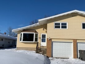 Building Photo - 307 Valorie Ln
