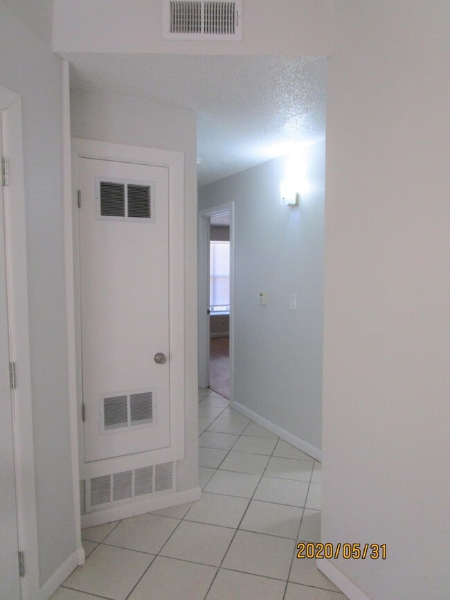 Building Photo - 11382 Lake Erie Dr