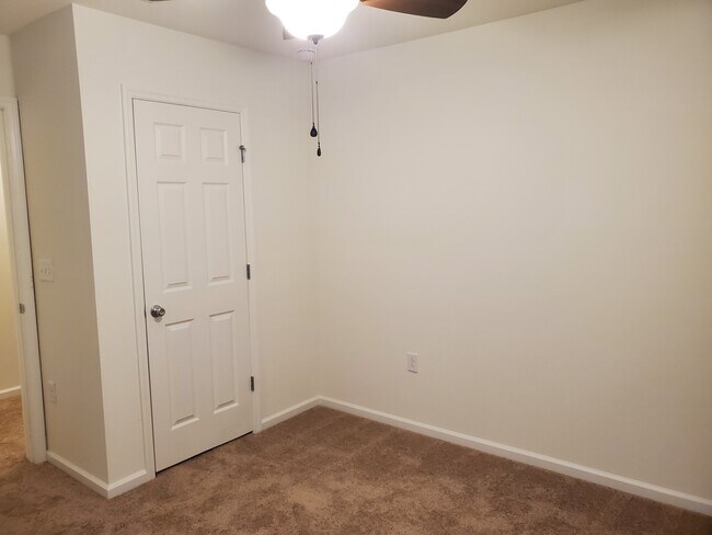 Building Photo - 6085 Greenland Rd