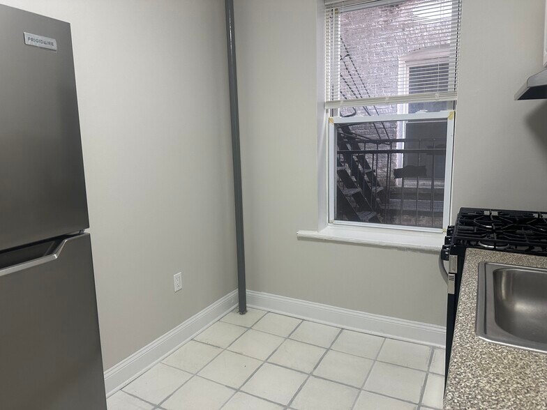 Building Photo - 328 61st St