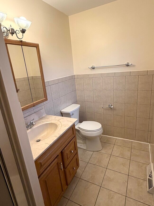 Building Photo - 1814 Holly Ave