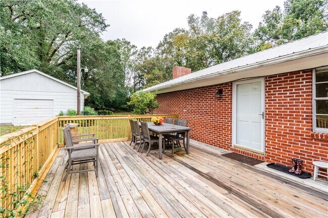 Building Photo - 304 Dogwood Dr