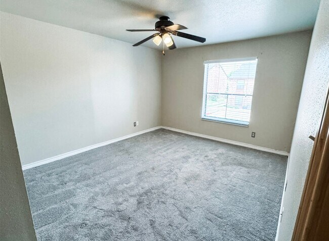 Building Photo - Adorable 2/2 Condo Available For Immediate...