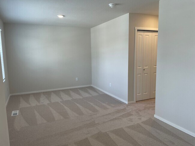 Building Photo - Stunning 4 Bed, 2.5 Bath Home with Premium Finishes, Spacious Layout, and Fenced Backyard!