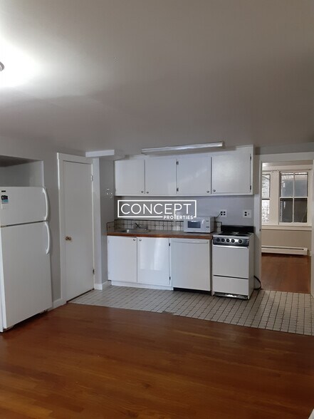 Building Photo - 72 Revere St