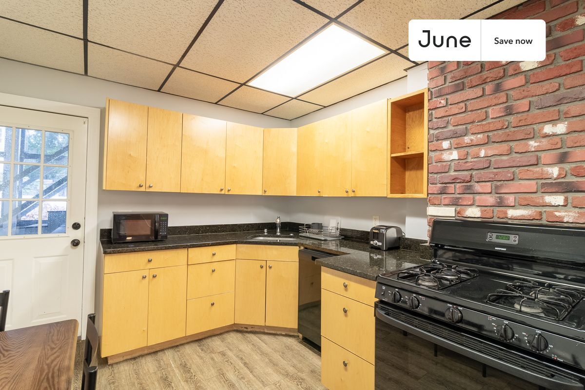 Building Photo - 6 7th St