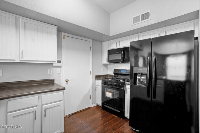 Building Photo - 4081 Tierra Bronce Dr