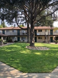 Building Photo - Lower level one bedroom apartment for rent...