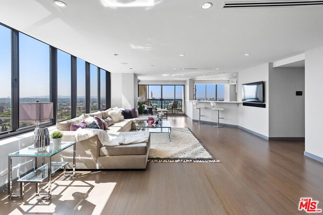 Building Photo - 10724 Wilshire Blvd