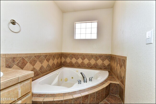 Building Photo - 6372 Franklin Ridge Dr