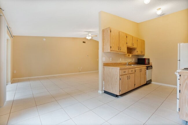 Building Photo - 3121 Yorych Ln