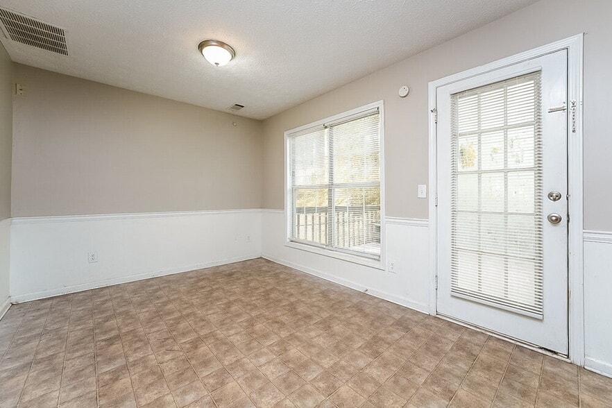 Building Photo - 915 Eagle Pointe Dr NW