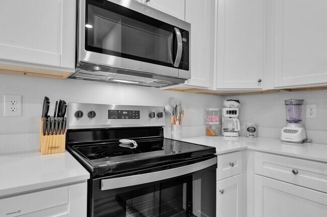 Building Photo - 5724 Sandy Walk St