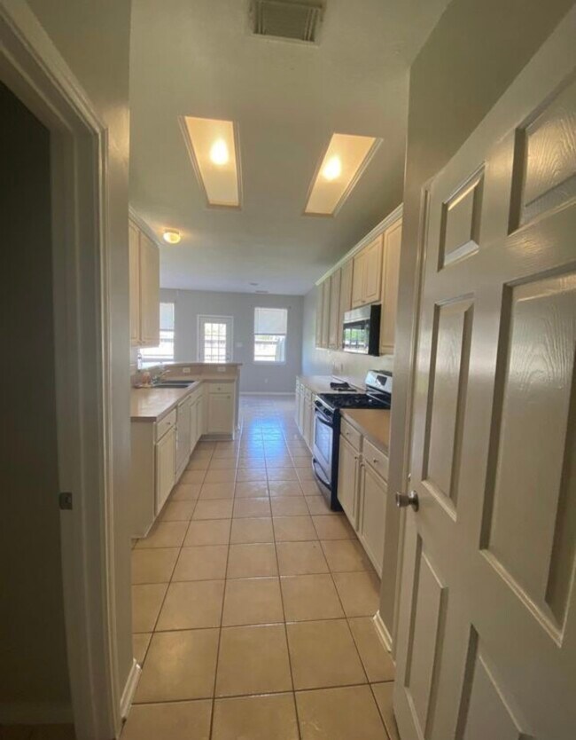 Building Photo - 13015 Peppergate Ln