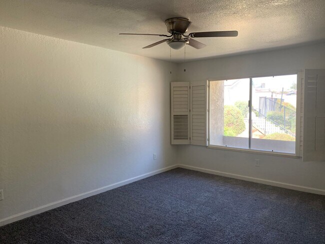 Building Photo - 3 Bed 2 Bath Riverside Home