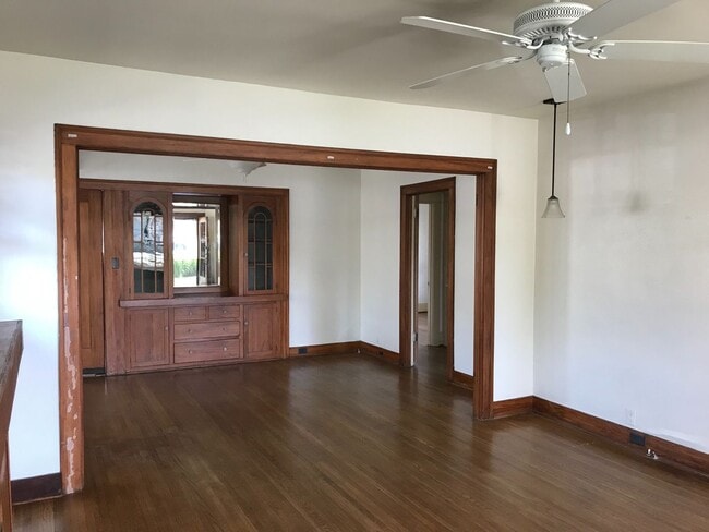 Building Photo - Fenced 3 Bedroom House with Two Car Driveway! Located in the Heart of North Park! In Unit Washer ...