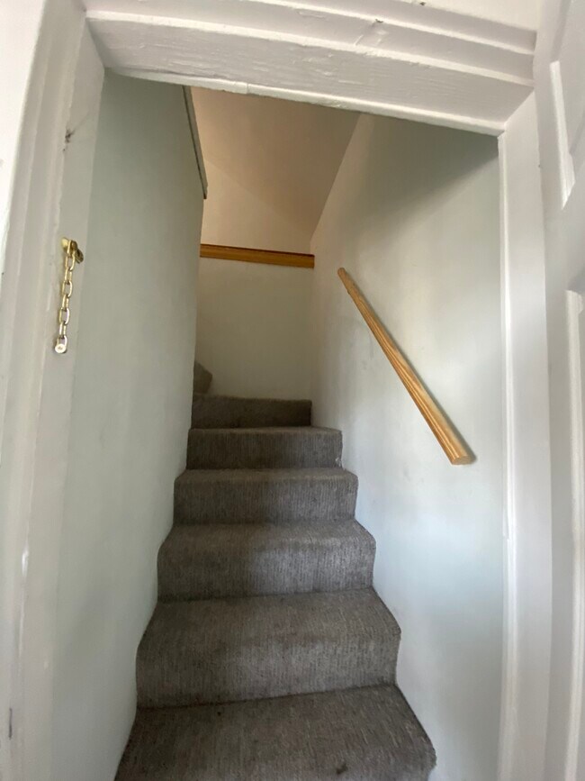 Building Photo - 22 Ledge St